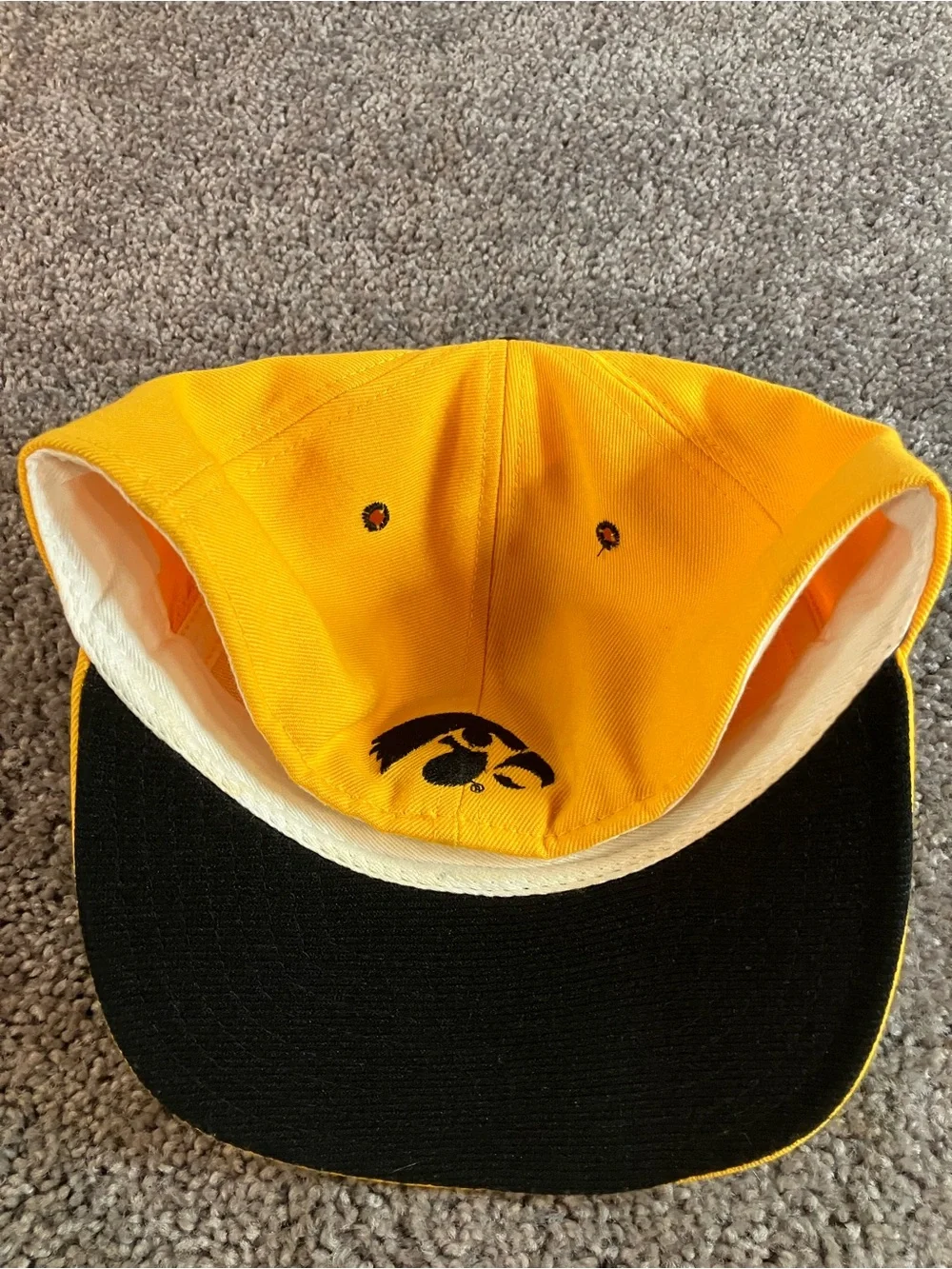 Delong | Accessories | Vintage Iowa Hawkeyes Hat Size 7 2 Fitted Ncaa ...